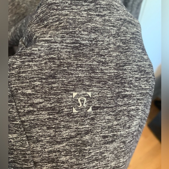Lululemon Men’s Long Sleeve Tee Heather Grey Running Reflective, Size XL - Picture 3 of 4
